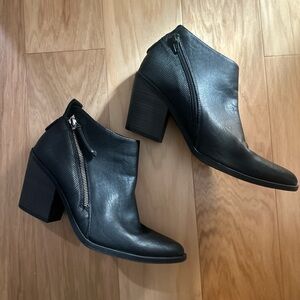 Universal Thread Black Ankle Boots with side zipper